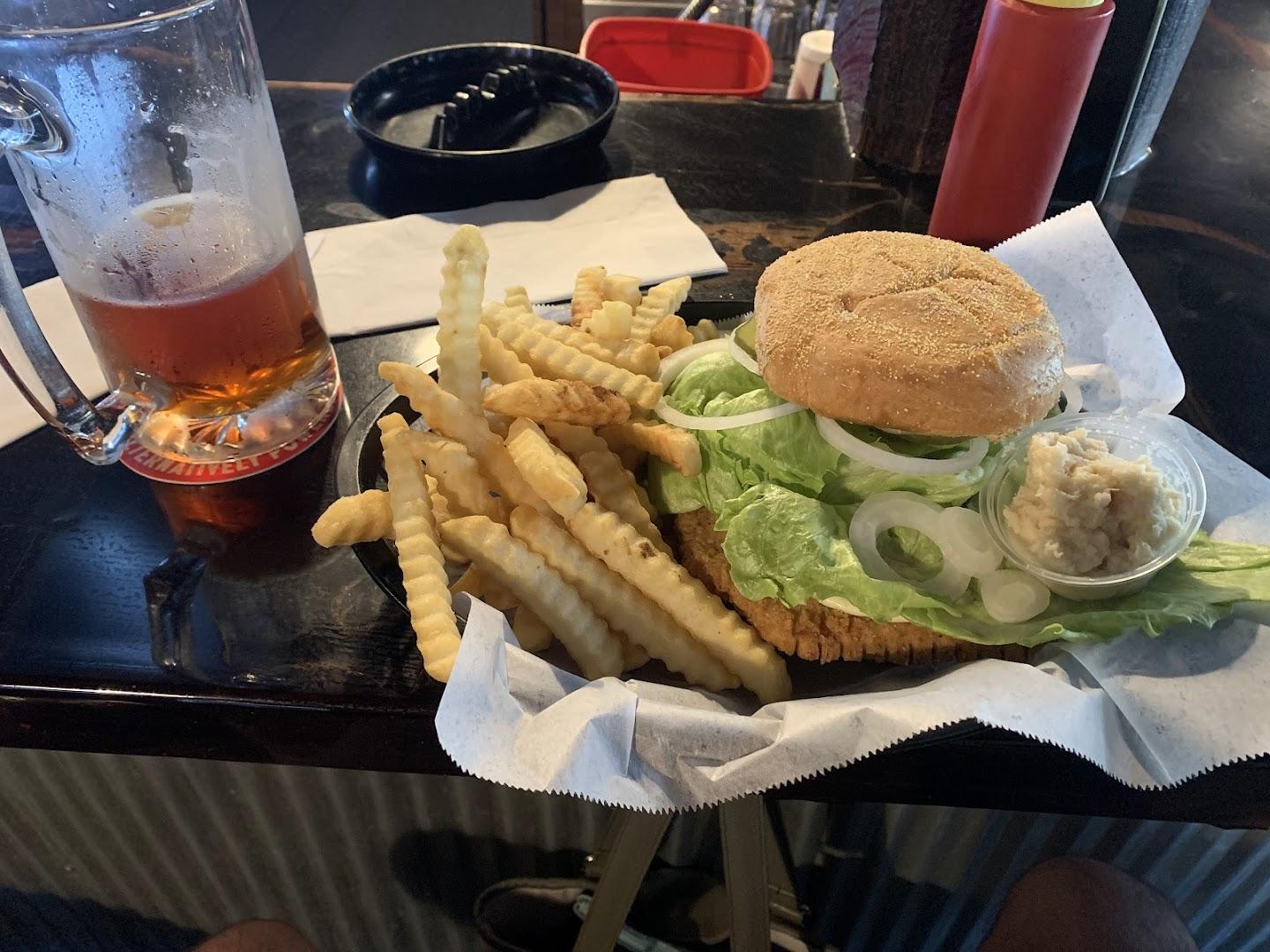 Lucky's Tavern